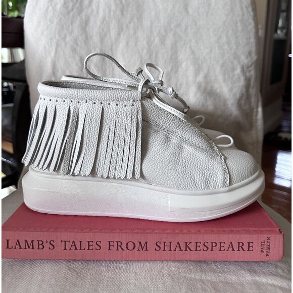 Hollie Watman FRINGED MOCASSIN WHITE Sneakers leather size 8 Mid High Top Shoee - Picture 1 of 15
